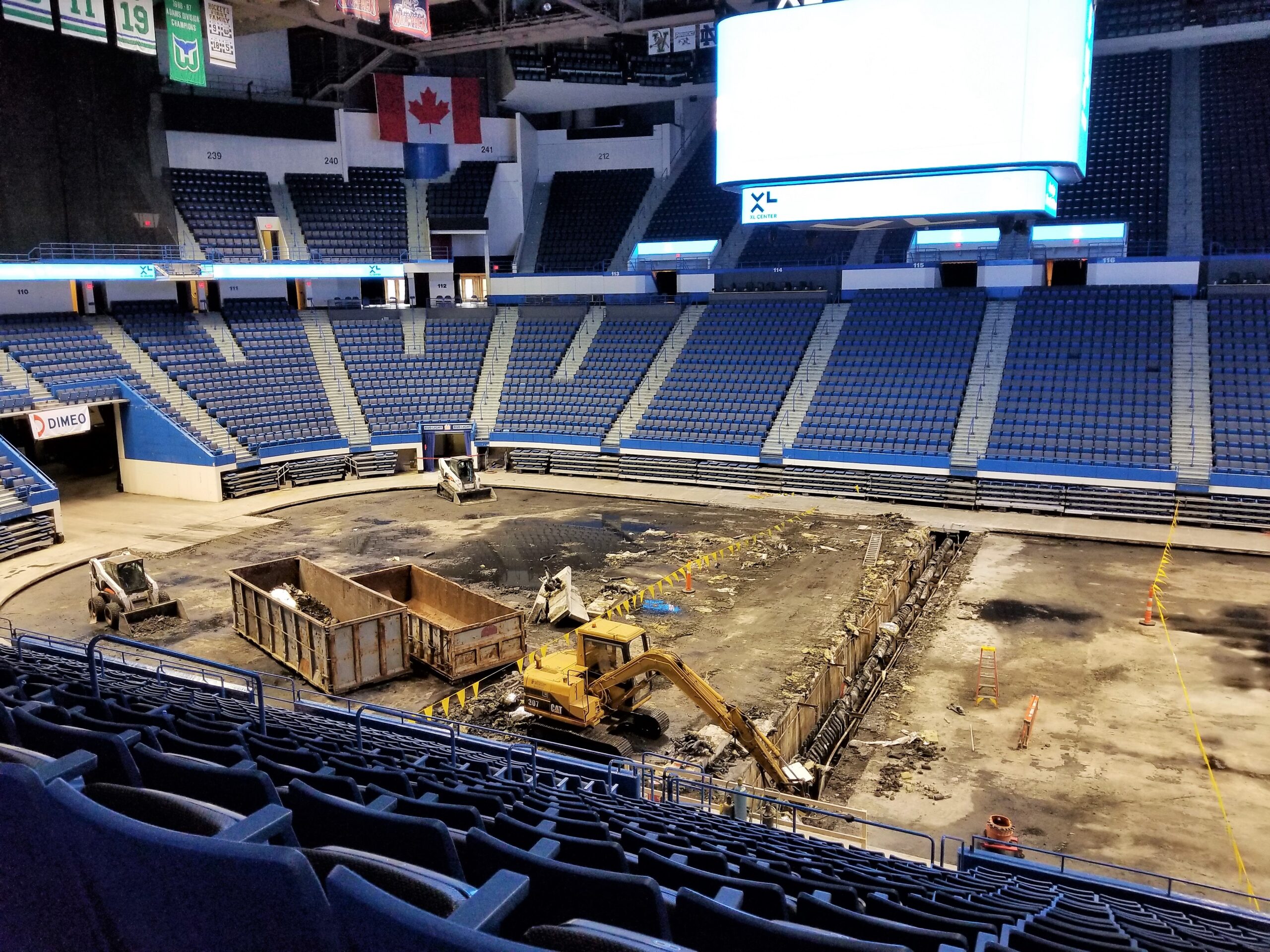 CANTLON: UCONN HOCKEY ARENA GETS GREEN LIT - Howlings