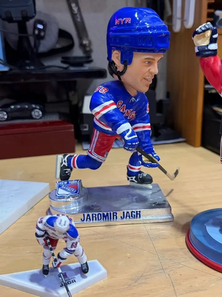 Jagr skating bobblehead
