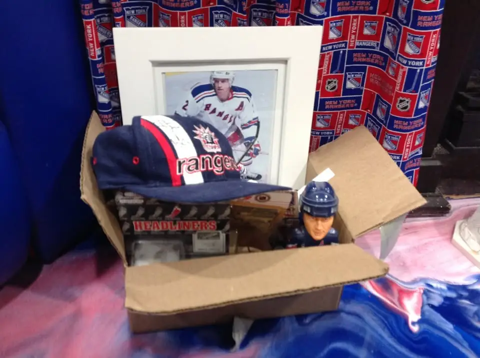 Rangers mixed collectibles box with cap, framed Leetch photograph and figures